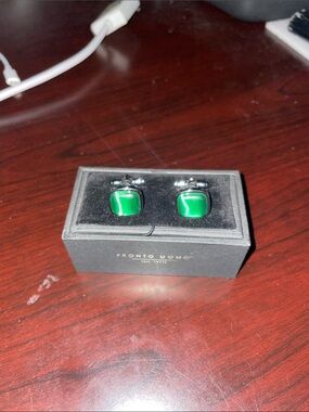 Pronto Uomo Emerald Green Square Cufflinks with Polished Metal Frame